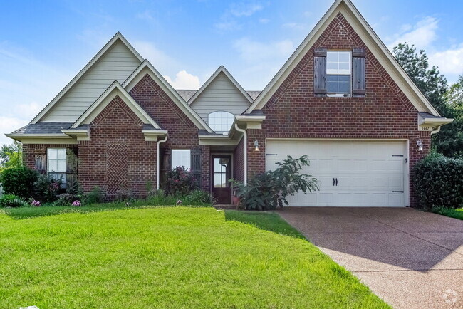 Building Photo - 1442 Lake Front Dr E