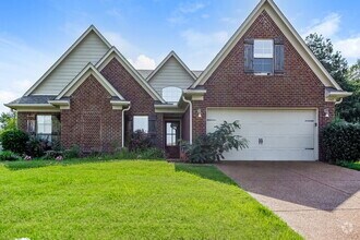 Building Photo - 1442 Lake Front Dr E
