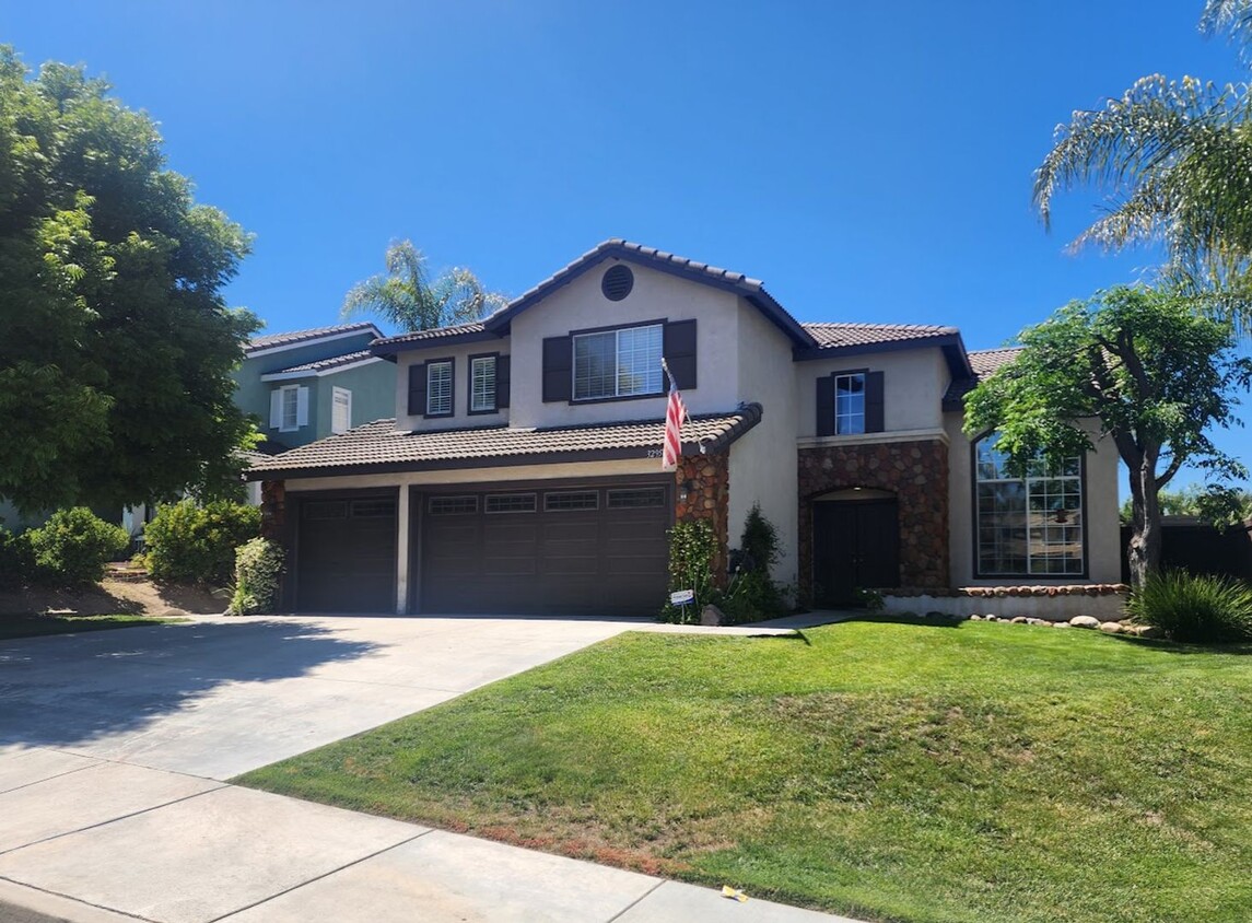 Primary Photo - Gorgeous 4 Bedroom/3 Bath Home in South Te...