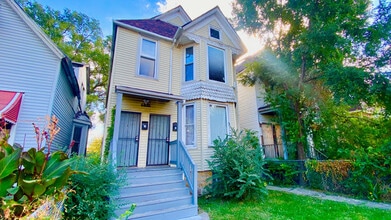 Building Photo - 6833 S Green St