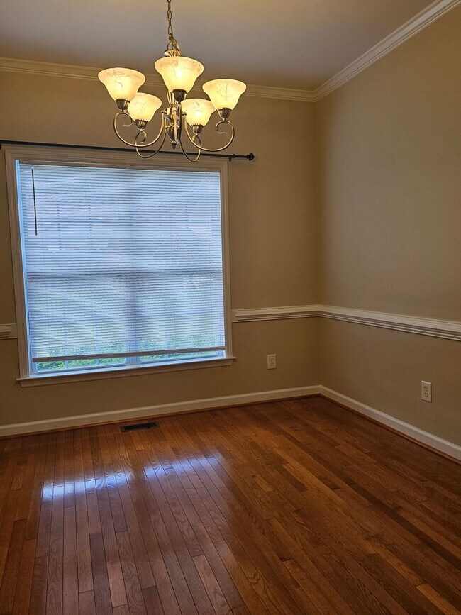 Foto del edificio - 205 Stillwater Creek Dr