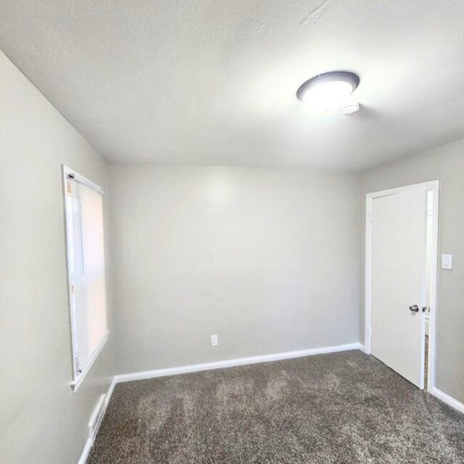 Foto del edificio - 10803 Roxbury St