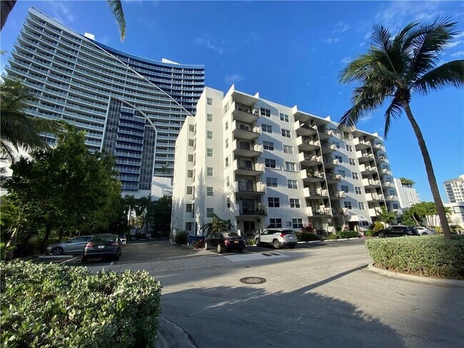 Foto del edificio - 3000 Riomar St