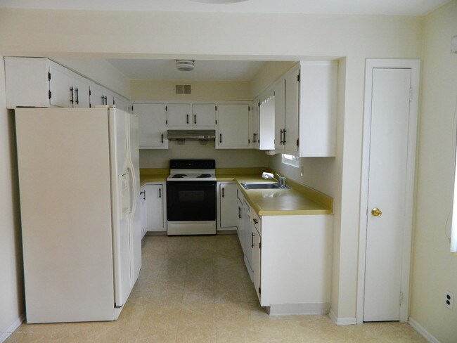 Foto del edificio - 271 Clubhouse Dr