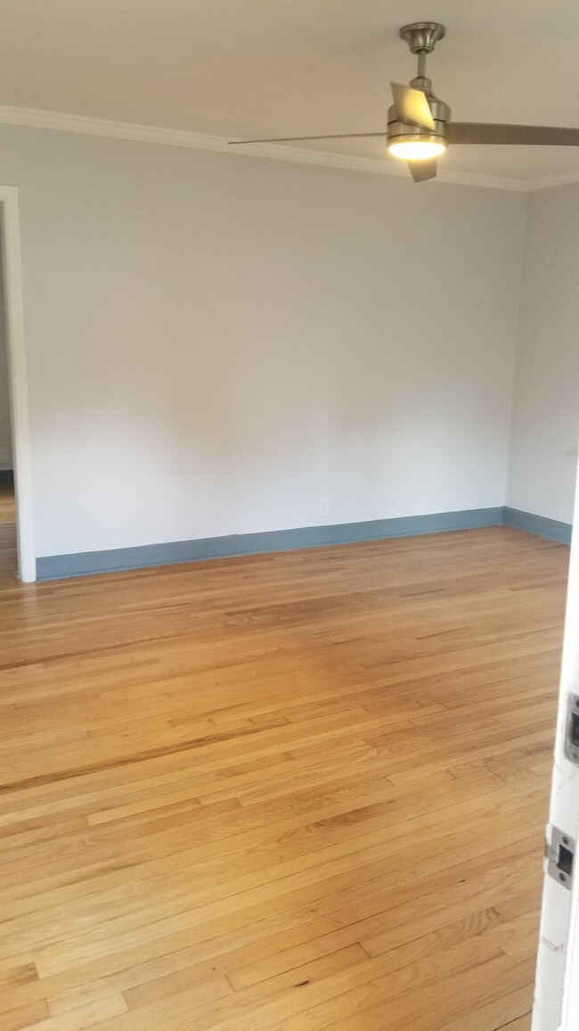Building Photo - 905 Malquin Dr