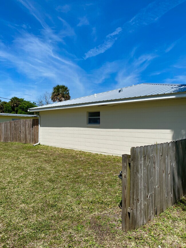 Foto del edificio - 415 Fox Pl