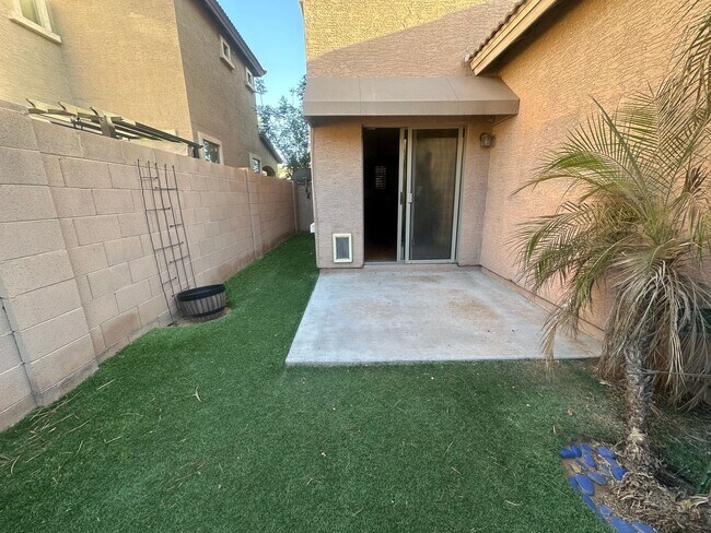 Foto del edificio - Beautiful 3 bed/2.5 bath home near San Tan...
