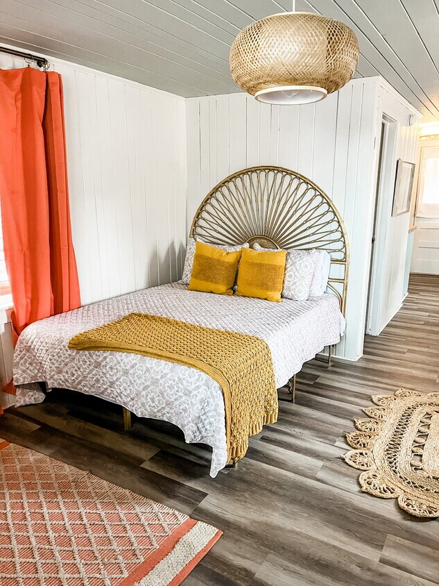 102 E Bay Dr, Treasure Island, FL 33706 House Rental in Treasure