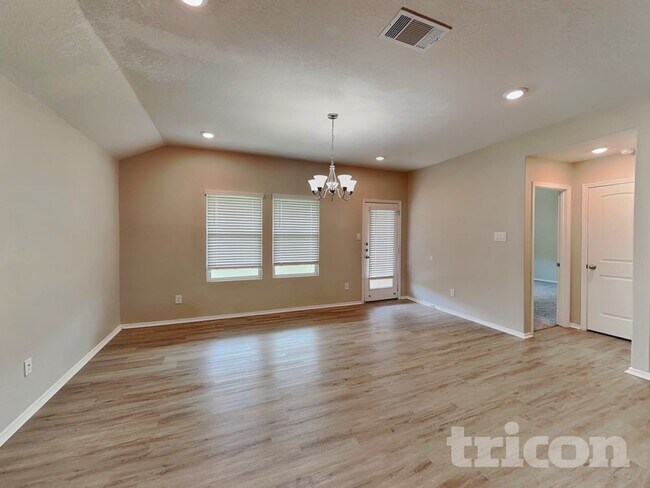Building Photo - 125 Moonrise Dr