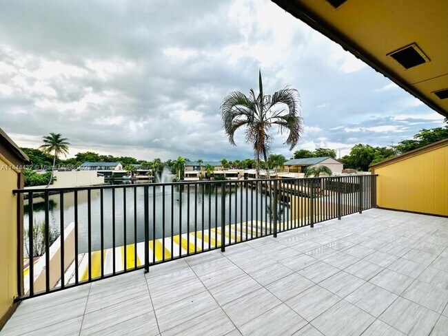 Building Photo - 15892 Kilmarnock Dr