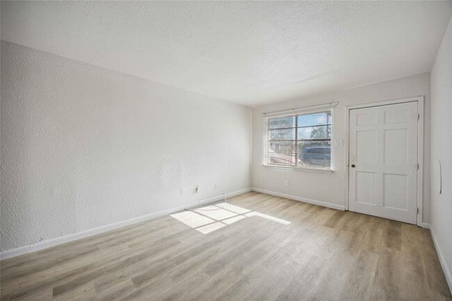 Building Photo - 4402 June St