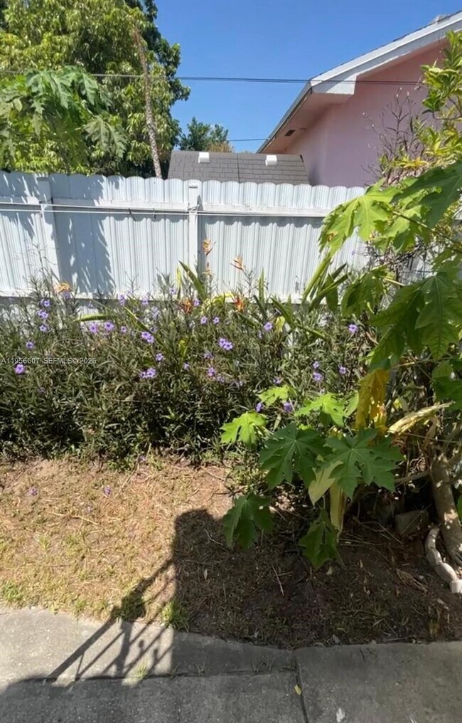 Foto del edificio - 3667 NW 5th St