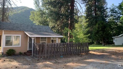 Building Photo - 1796 Rogue River Hwy