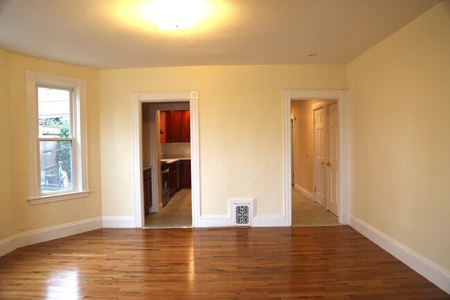 Building Photo - 114 Paul Revere Rd