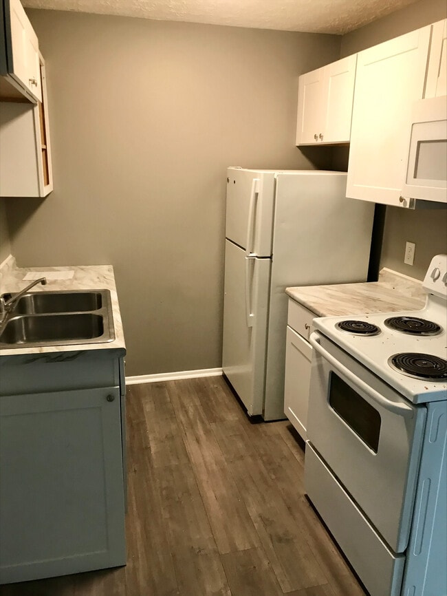 Building Photo - 555 Schiller Ave