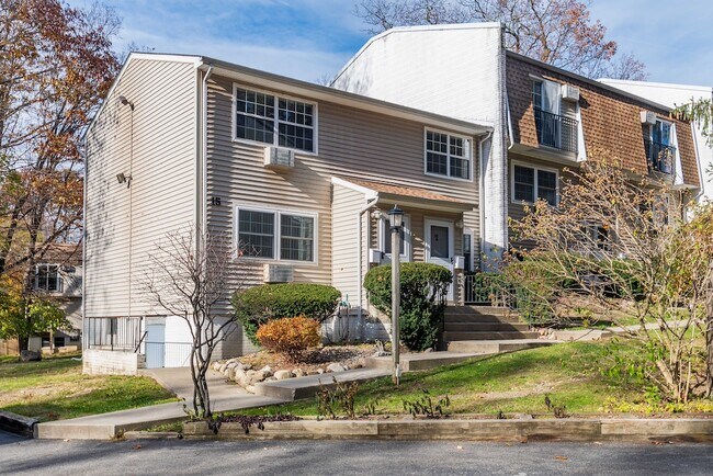 Building Photo - 15 The Blvd