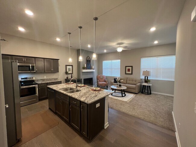 Foto del edificio - 1725 Hillcrest Dr