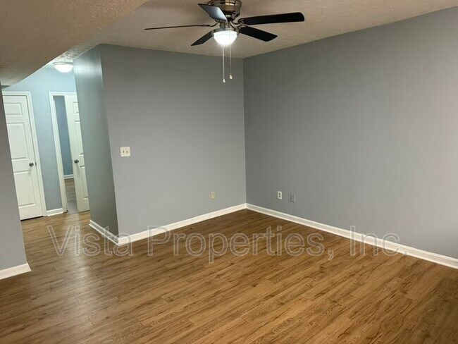 Foto del edificio - 1612 W Market St