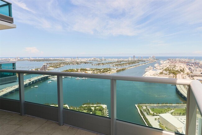 Building Photo - 900 Biscayne Blvd