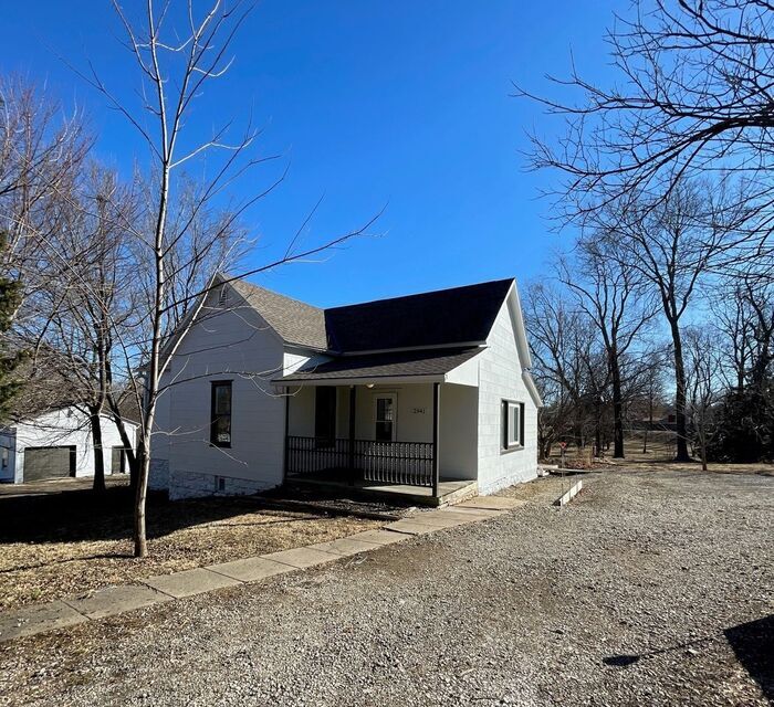 Primary Photo - READY NOW - CHARMING 2B1B Ranch $1300