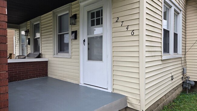 Building Photo - Updated 2 bedroom Townhouse - Garfield Park-South Neighborhood