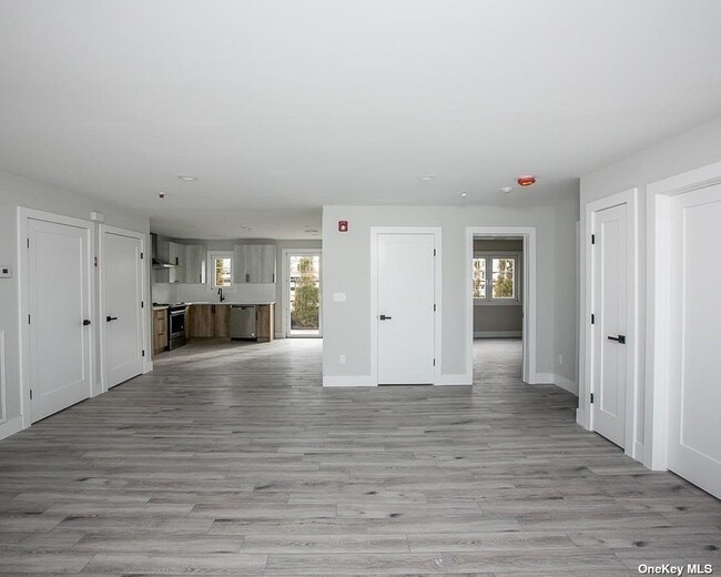 Foto del edificio - 170 W Montauk Hwy