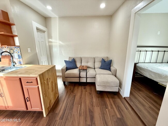 Building Photo - 2929 Grant Ave