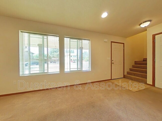 Building Photo - 1806 SW Brooklane Dr