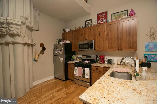 Foto del edificio - 2701 W Girard Ave