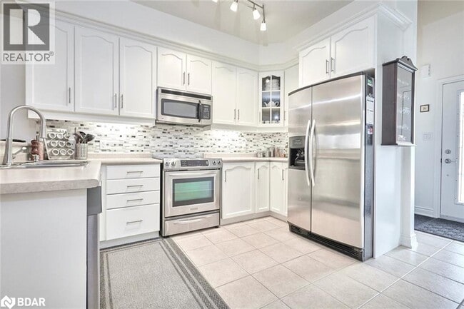 Building Photo - 125 Huronia Rd