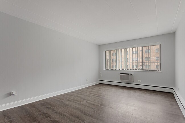Foto del edificio - 6012 N Kenmore Ave