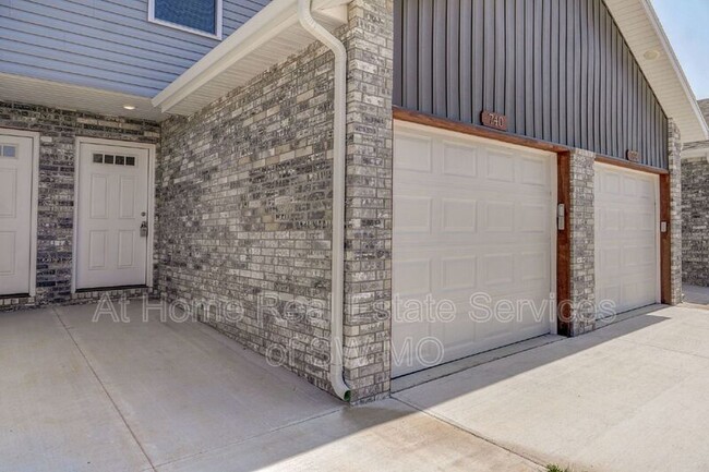Building Photo - 744 Turner Ave