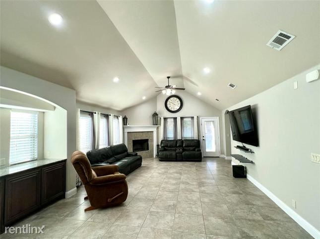 Primary Photo - 4 br, 2 bath House - 108 Hurstwood Court