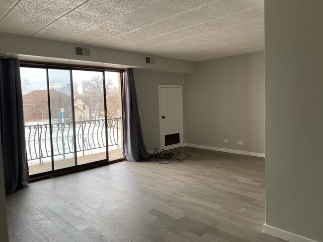 Foto del edificio - 5411 W Lawrence Ave