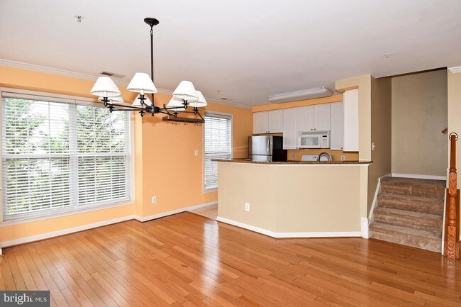 Building Photo - 2484 Angeline Dr