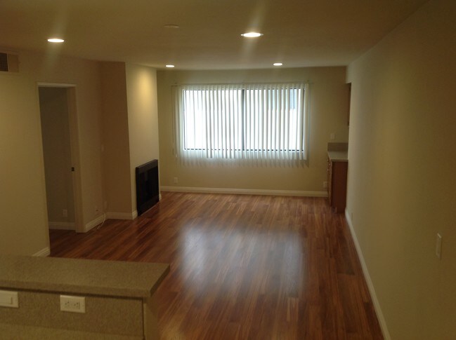 Foto del edificio - 1340 N Curson Ave