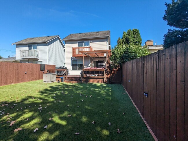 Foto del edificio - 4 br, 2.5 bath House - 13209 4th Ave SW