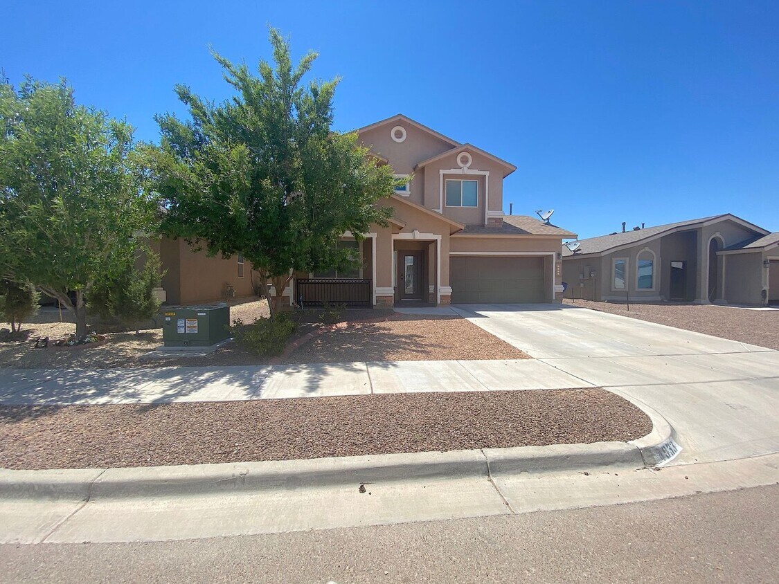 Primary Photo - East El Paso LARGE 4 bed Refrig A/C!