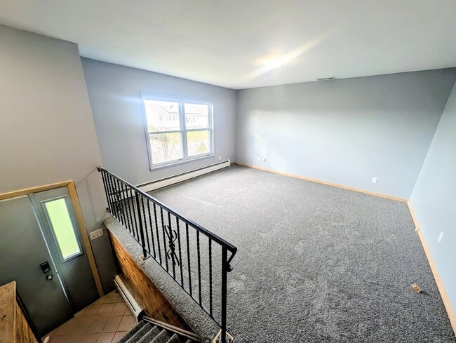 Building Photo - 30 Cardinal Ln