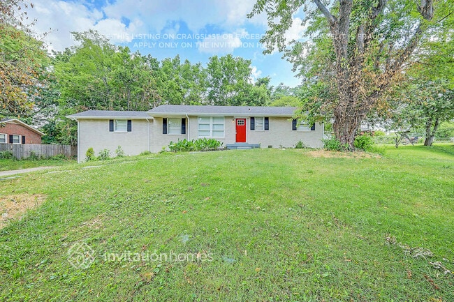 Foto del edificio - 562 Whispering Hills Dr