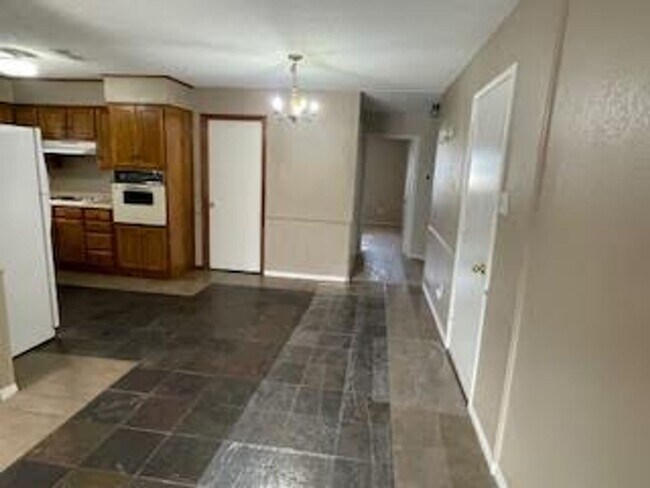 Foto del edificio - 2/2 Large 1200 Sq Ft Duplex with Garage and Large Backyard