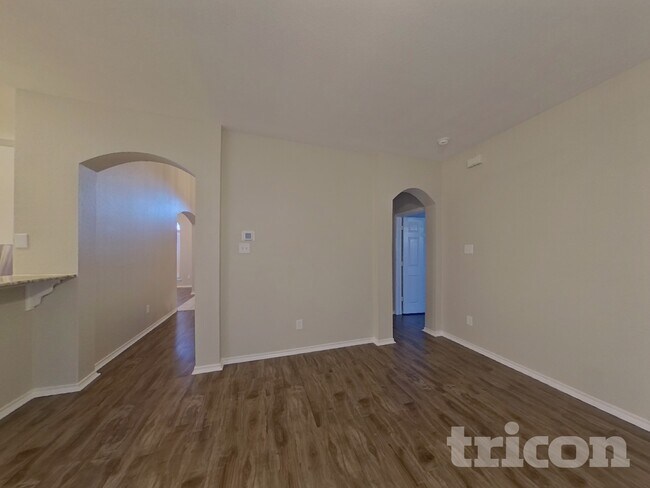 Foto del edificio - 6356 Ferncreek Ln