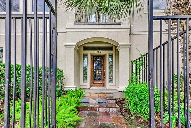 Building Photo - 123 Tuam St