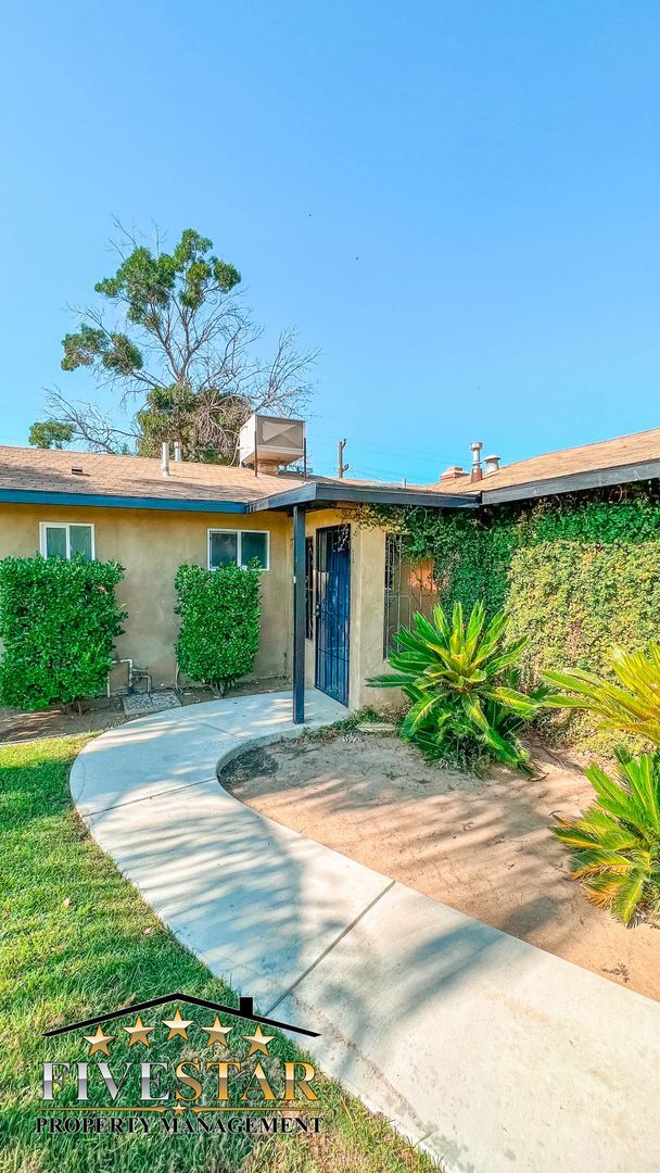 Building Photo - 3311 Camellia Dr