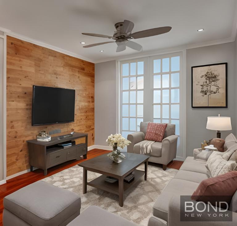 Foto principal - 438 W 52nd St