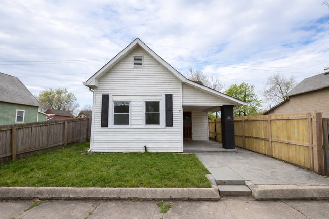 Photo - 1750 S Olive St House