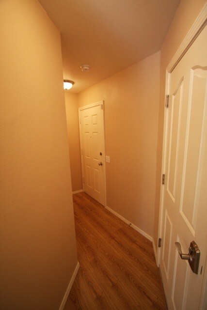 Building Photo - 4 Bedroom Condo in South Anchorage w/ Fenc...