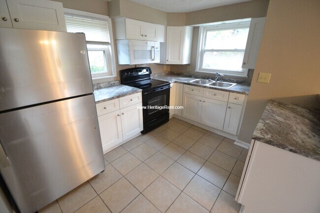 Building Photo - Large 3 bed 1 bath home in West Price Hill