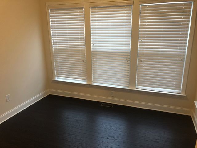 Building Photo - 3BR/3.5BA Townhome