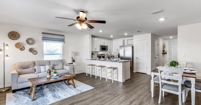 Foto del edificio - Crestview at Grove West Townhomes